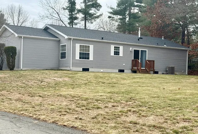 $349,900 | 3402 Island Drive, Middleboro, MA 02346