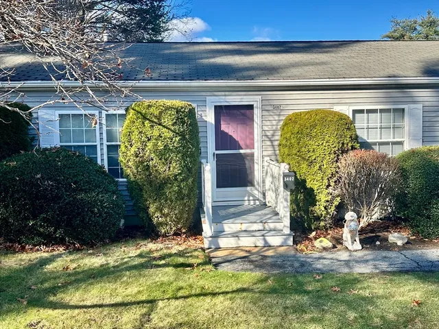 $349,900 | 3402 Island Drive, Middleboro, MA 02346