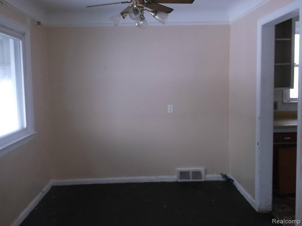 9216 Trinity Street Detroit, MI 48228 - Photo 4 of 11 DSCF2427.jpg
