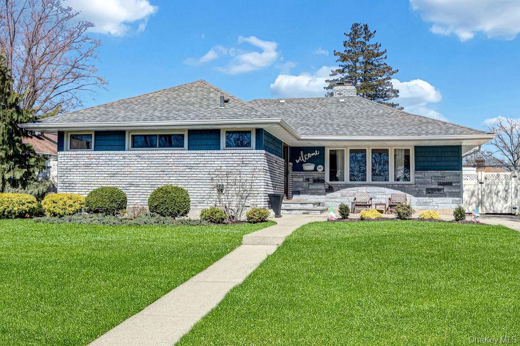 545 Mohawk Road East West Hempstead, NY 11552 - Photo 1 of 32