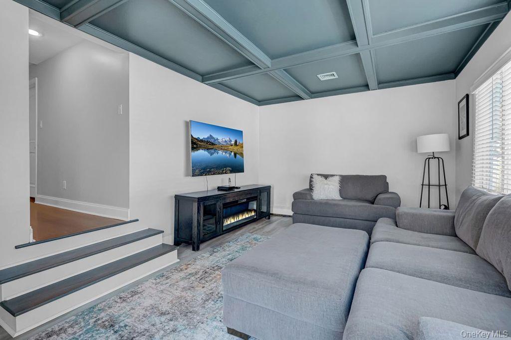 545 Mohawk Road East West Hempstead, NY 11552 - Photo 15 of 32