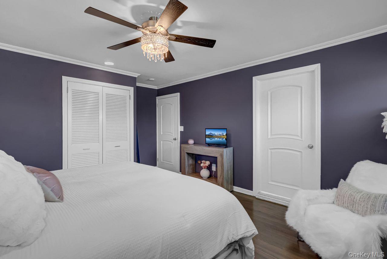 545 Mohawk Road East West Hempstead, NY 11552 - Photo 19 of 32