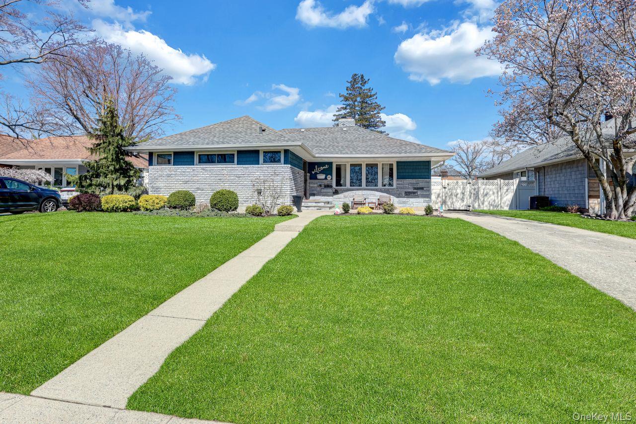 545 Mohawk Road East West Hempstead, NY 11552 - Photo 2 of 32