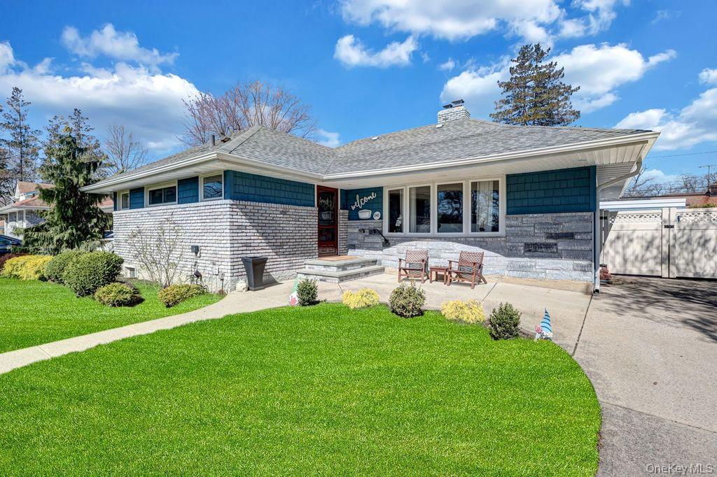 545 Mohawk Road East West Hempstead, NY 11552 - Photo 3 of 32