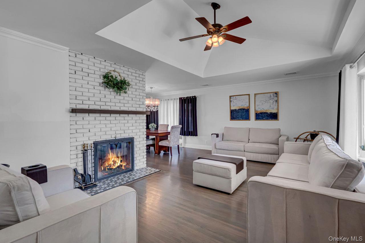 545 Mohawk Road East West Hempstead, NY 11552 - Photo 6 of 32