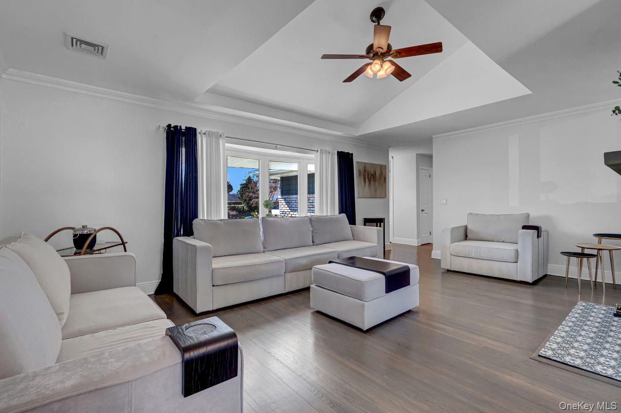 545 Mohawk Road East West Hempstead, NY 11552 - Photo 7 of 32