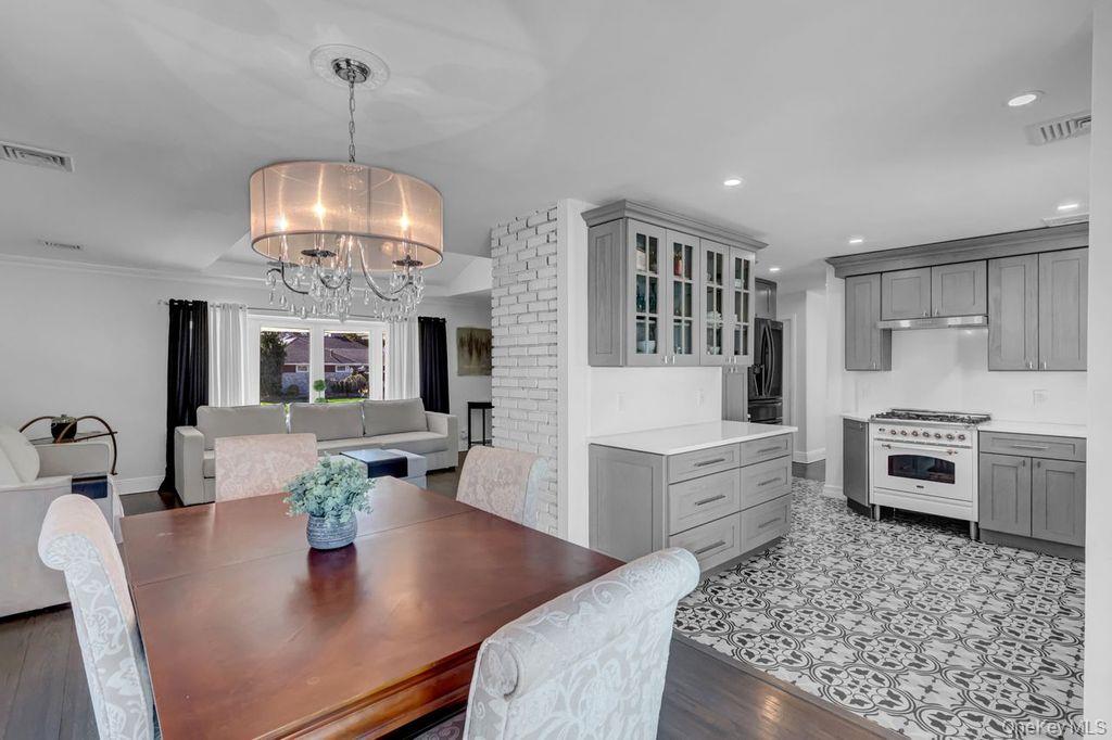 545 Mohawk Road East West Hempstead, NY 11552 - Photo 9 of 32