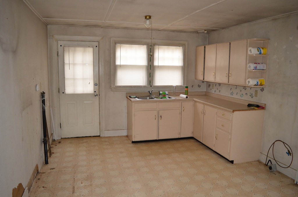 69 Maple Street Warren, MA 01083 - Photo 3 of 14 Gallery Image 3