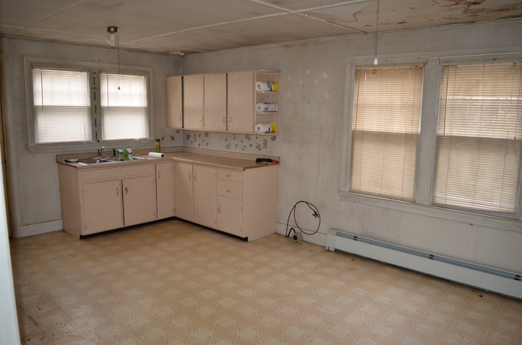 69 Maple Street Warren, MA 01083 - Photo 4 of 14 Gallery Image 4