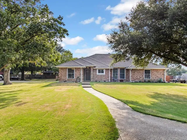 $375,000 | 418 Peachtree Street, Fairfield, TX 75840