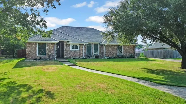 $375,000 | 418 Peachtree Street, Fairfield, TX 75840