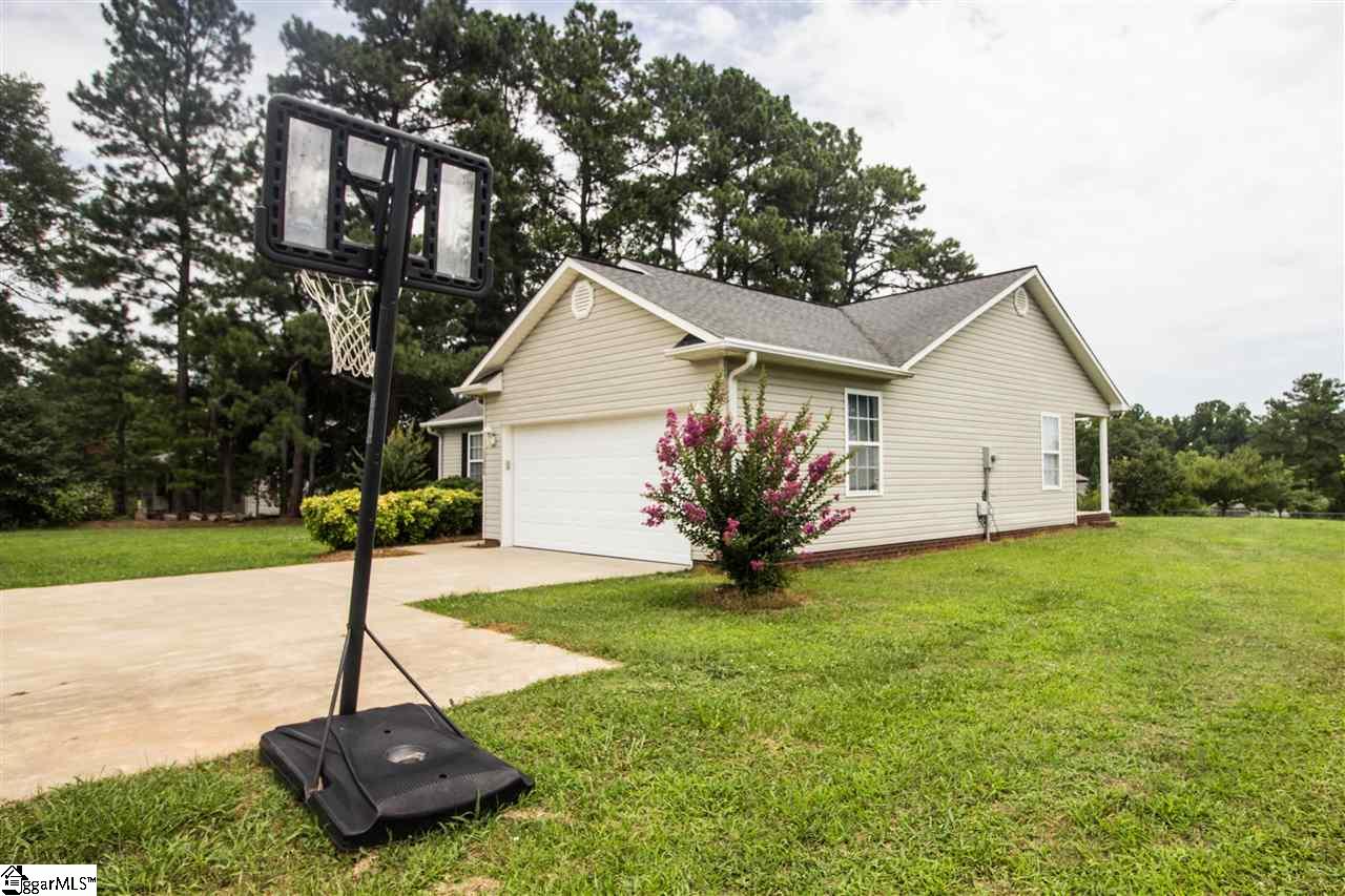 1380 Bishop Road Inman, SC 29349 - Photo 3 of 21