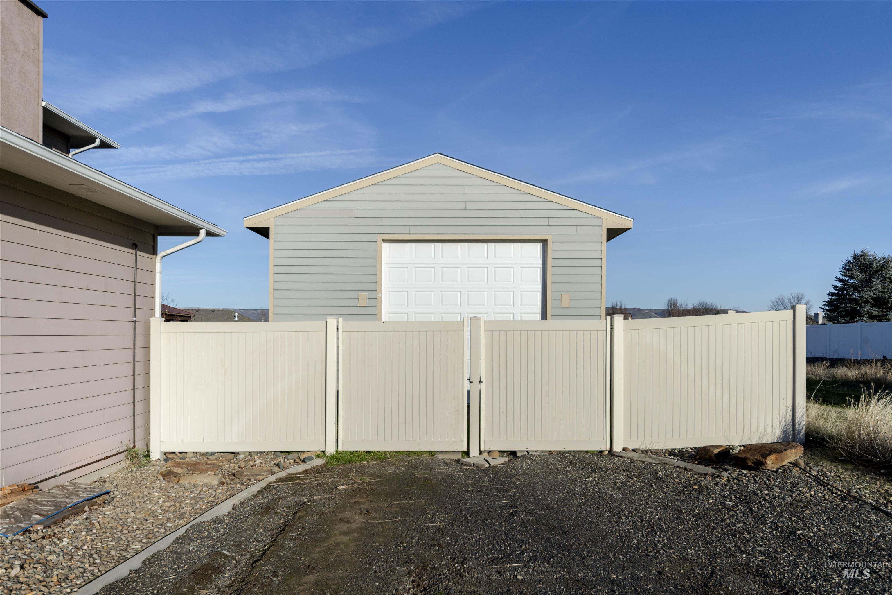 7591 Pheasant Chase Drive Lewiston, ID 83501 - Photo 24 of 32 View of garage