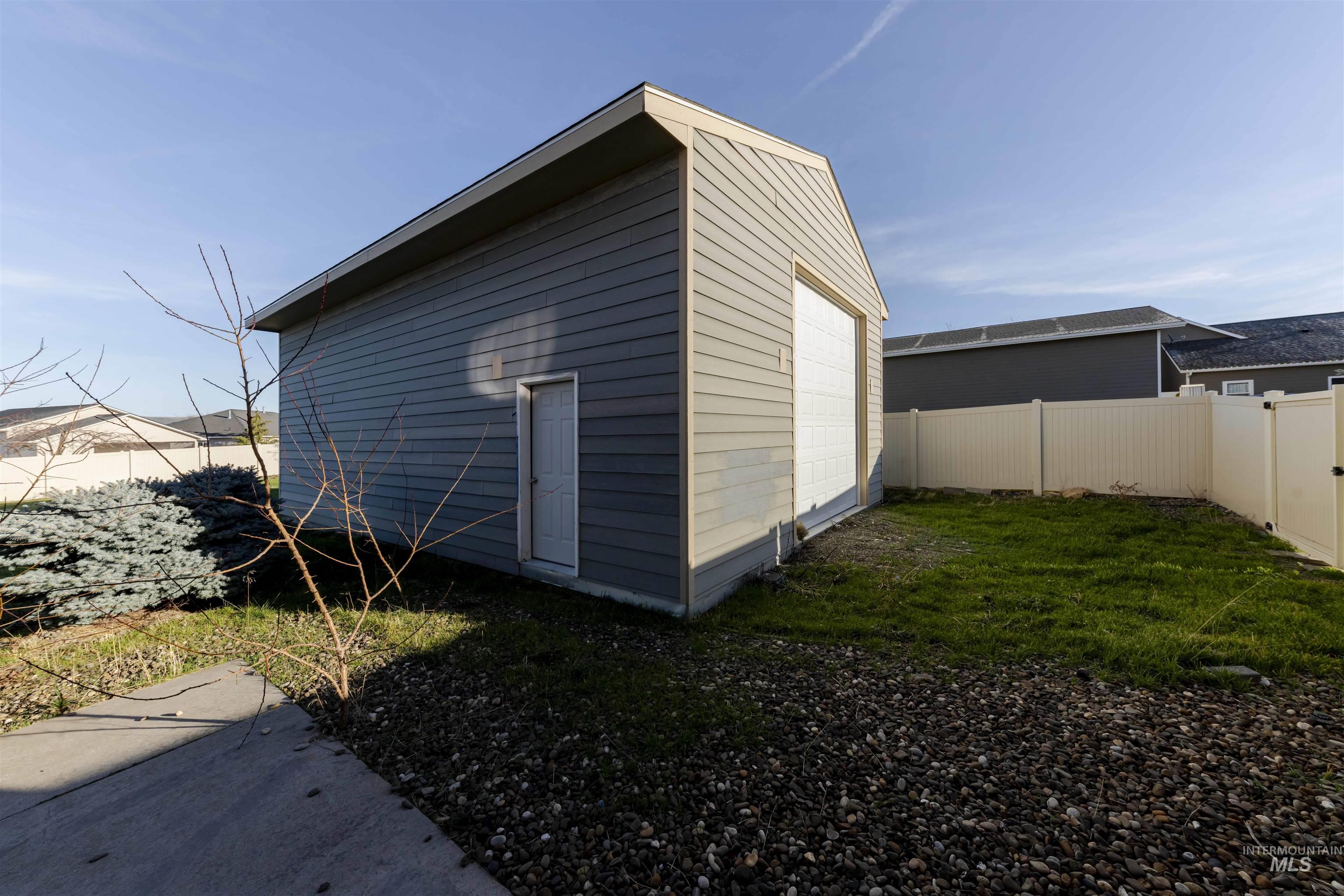 7591 Pheasant Chase Drive Lewiston, ID 83501 - Photo 25 of 32 View of shop featuring a fenced backyard