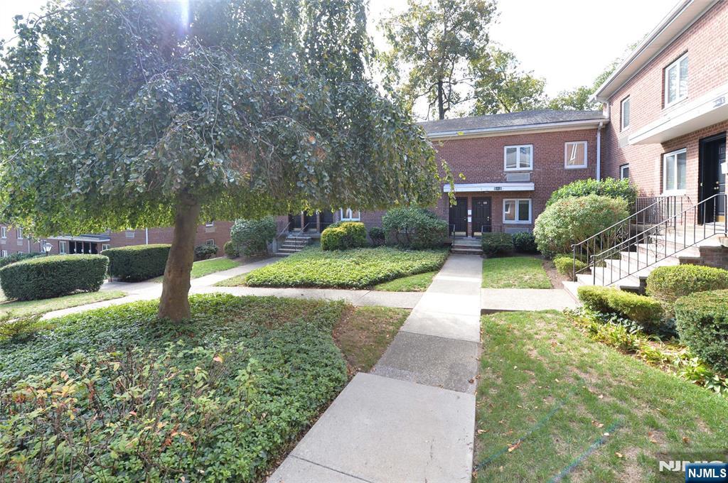 250 Oak Street, Unit H4 Ridgewood, NJ 07450 - Photo 2 of 13