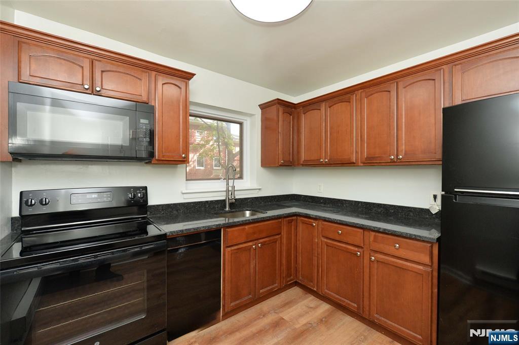 250 Oak Street, Unit H4 Ridgewood, NJ 07450 - Photo 5 of 13