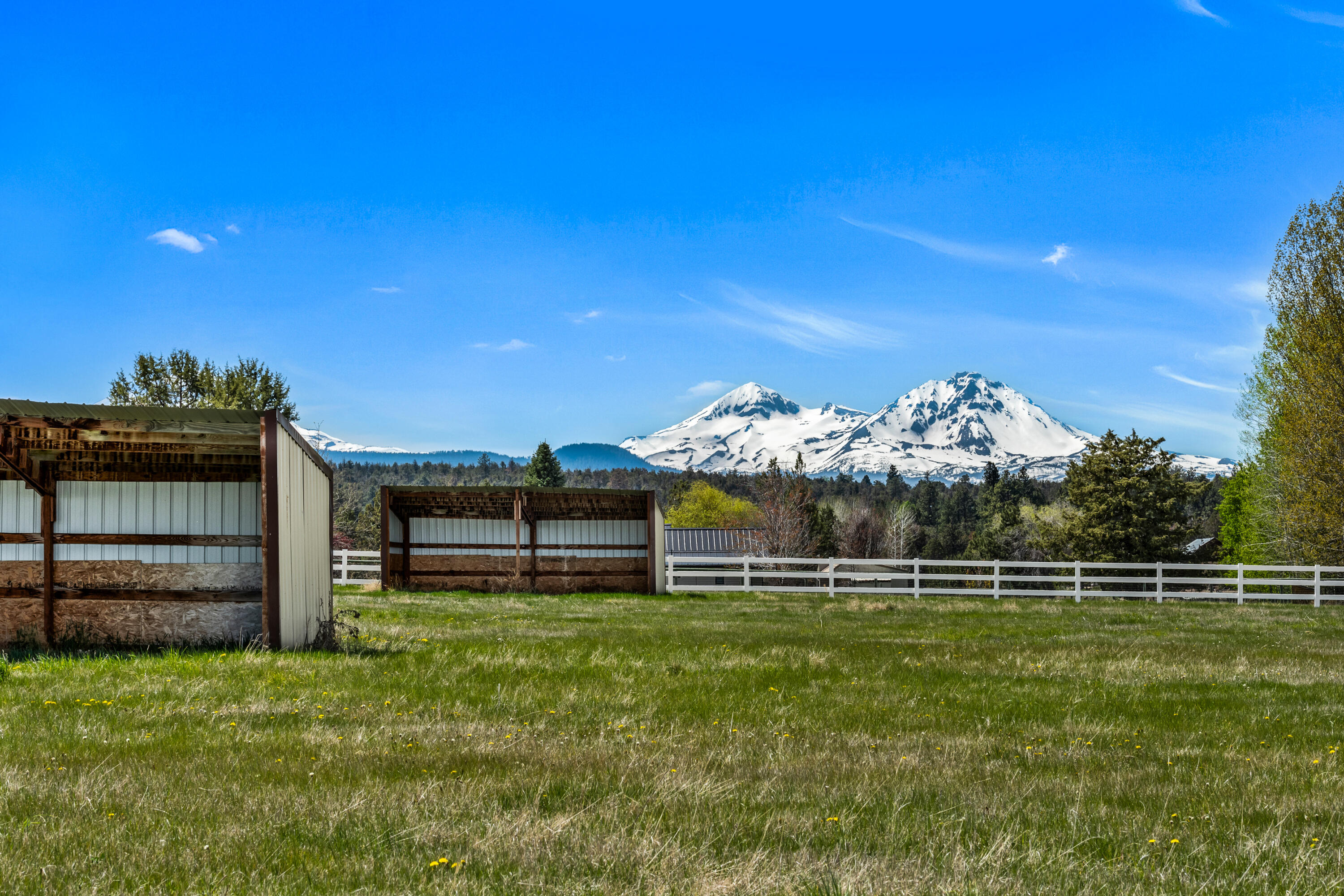 18455 Couch Market Road Bend, OR 97703 - Photo 41 of 45 41