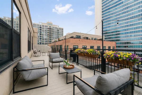 $799,000 | 520 West Huron Street, Unit 705, Chicago, IL 60654