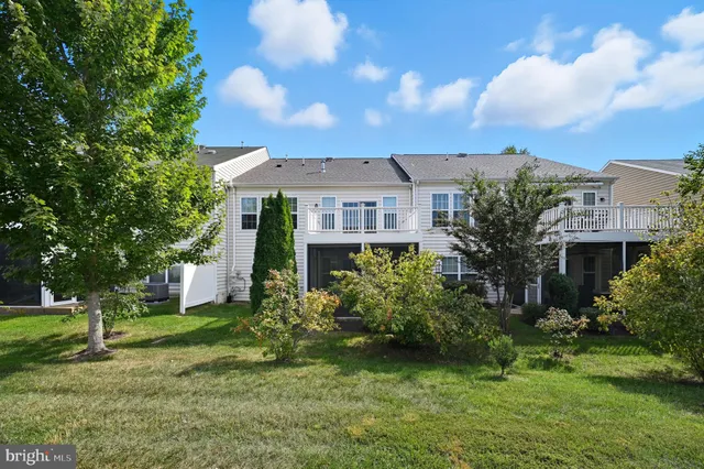 a view of a tennis court