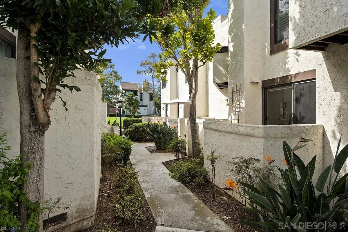2296 Caminito Pajarito, Unit 85 San Diego, CA 92107 - Photo 6 of 45