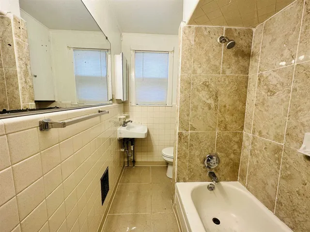 $2,100 | 14 Gray Street, Poughkeepsie, NY 12601