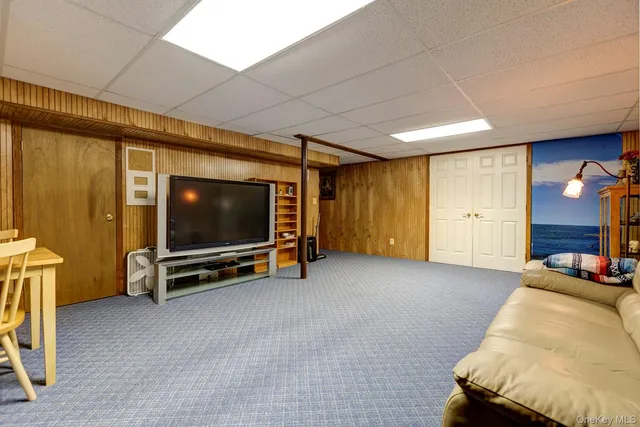 a view of a livingroom with furniture