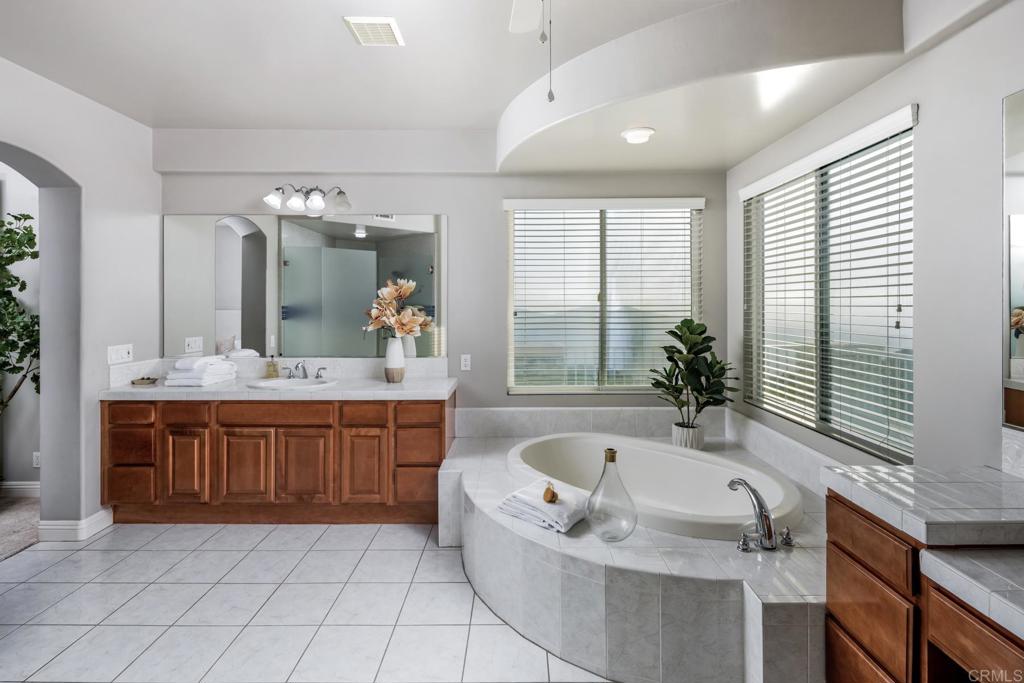 29190 Crystal Ridge Court Escondido, CA 92026 - Photo 25 of 41 Primary Bath