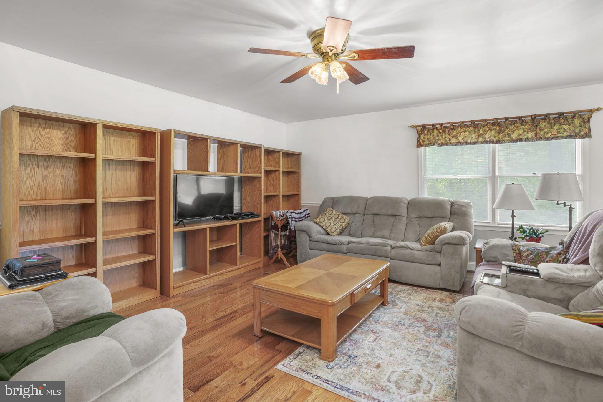 718 Mimosa Cove Road Deale, MD 20751 - Photo 13 of 47 Family room