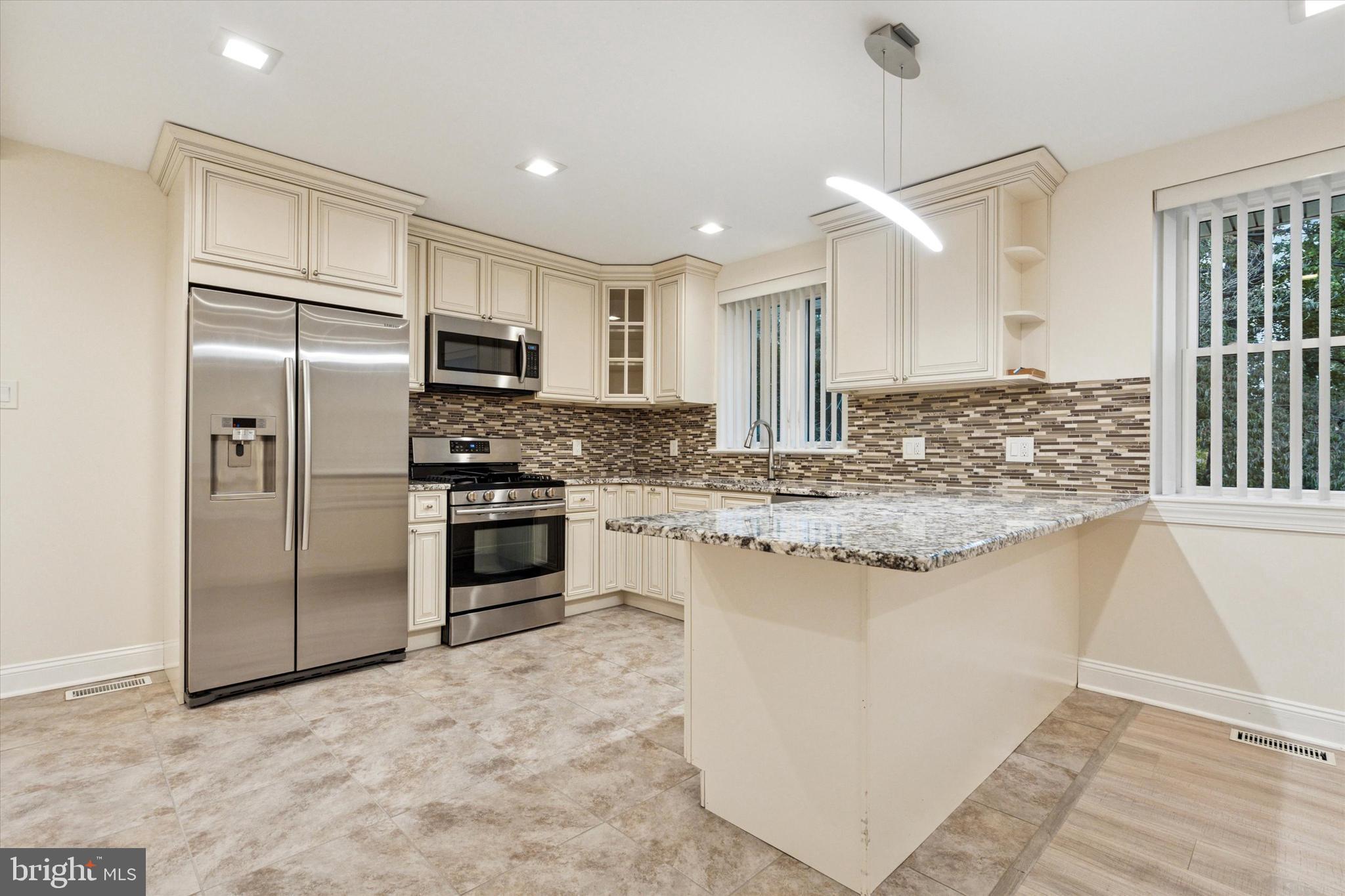 13441 Trevose Road Philadelphia, PA 19116 - Photo 4 of 35