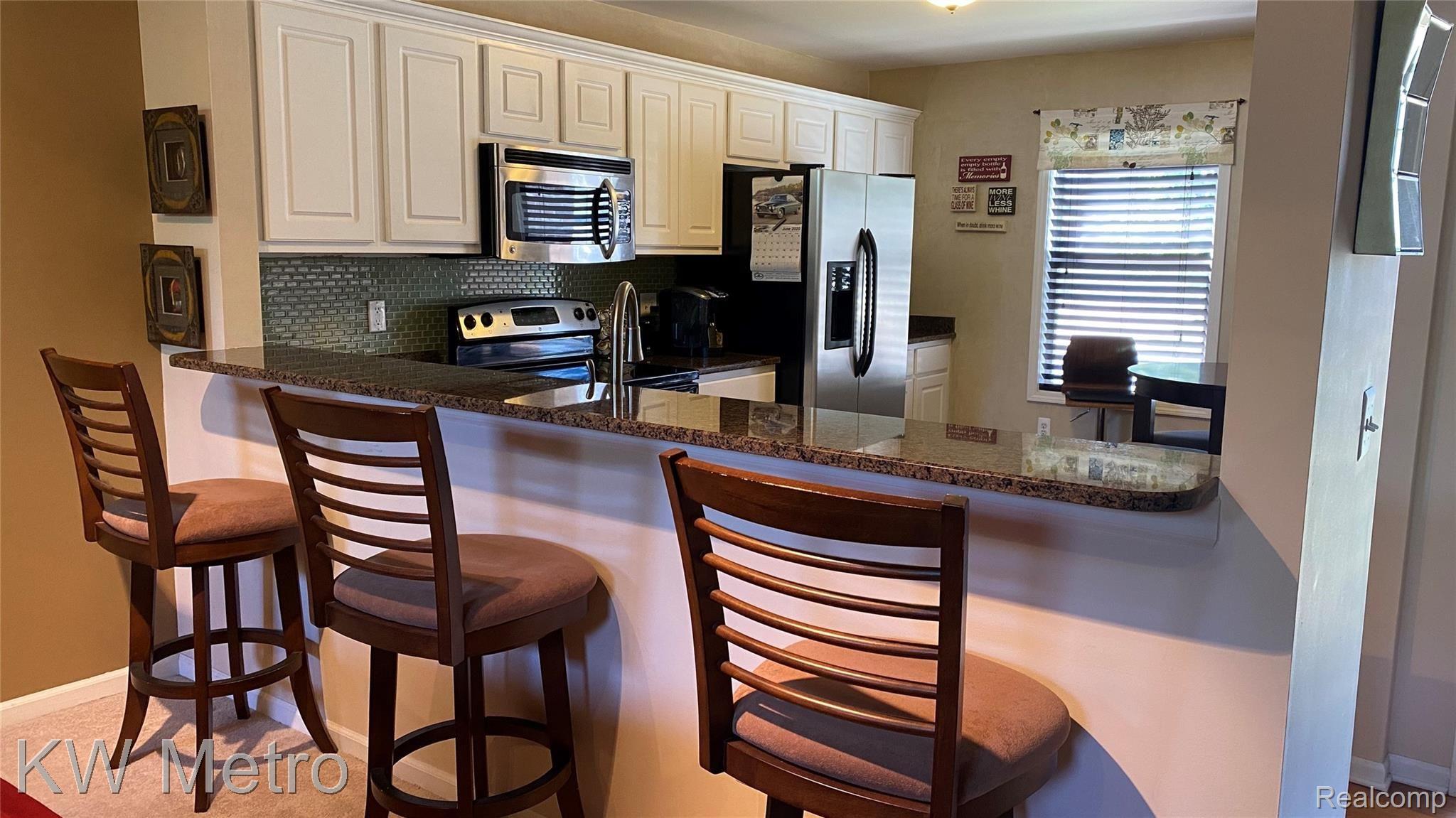45568 Rathmore Drive Macomb, MI 48044 - Photo 3 of 20 Eating nook