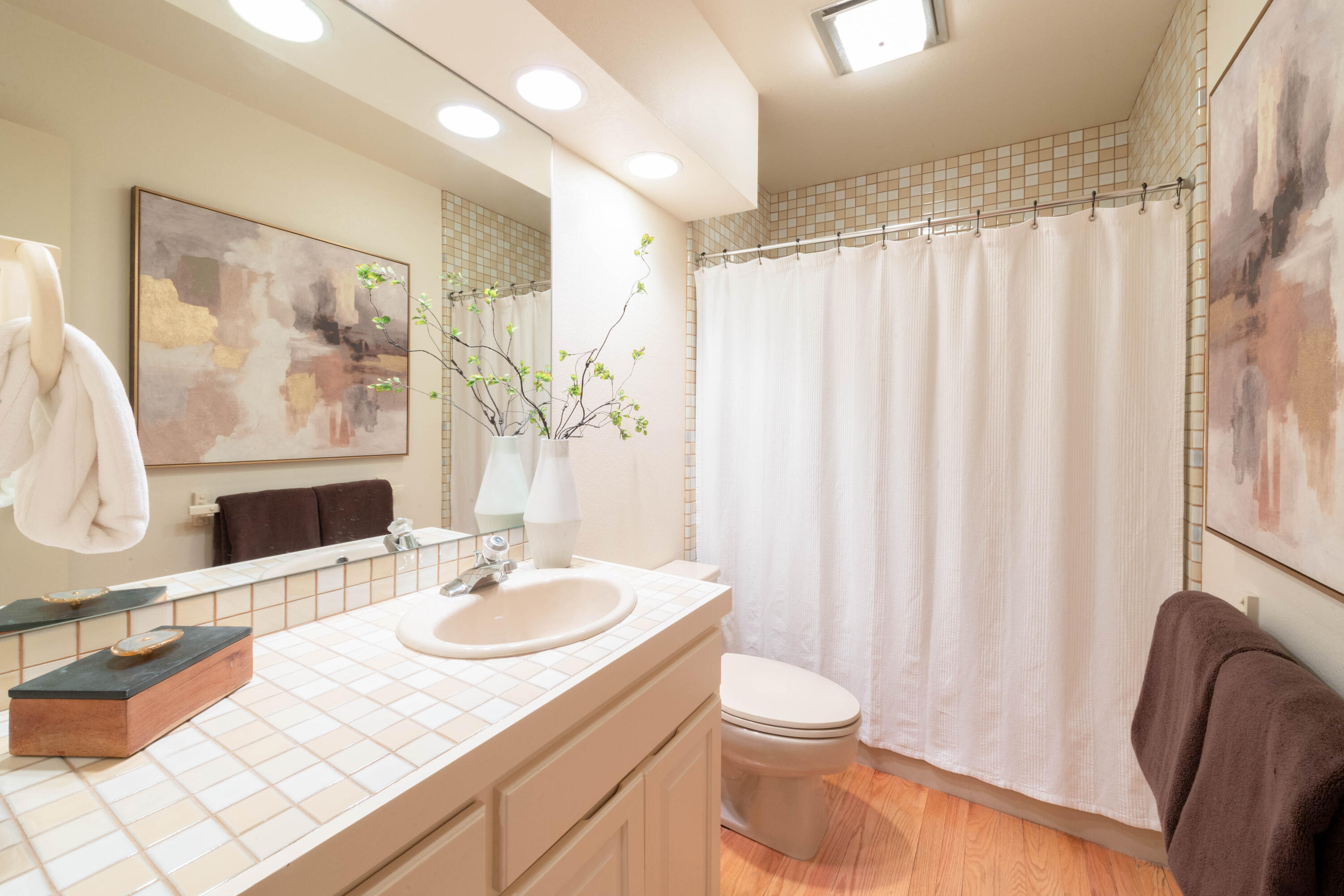 235 Spur Lane, Unit 606 Ketchum, ID 83340 - Photo 15 of 21 Guest Bath