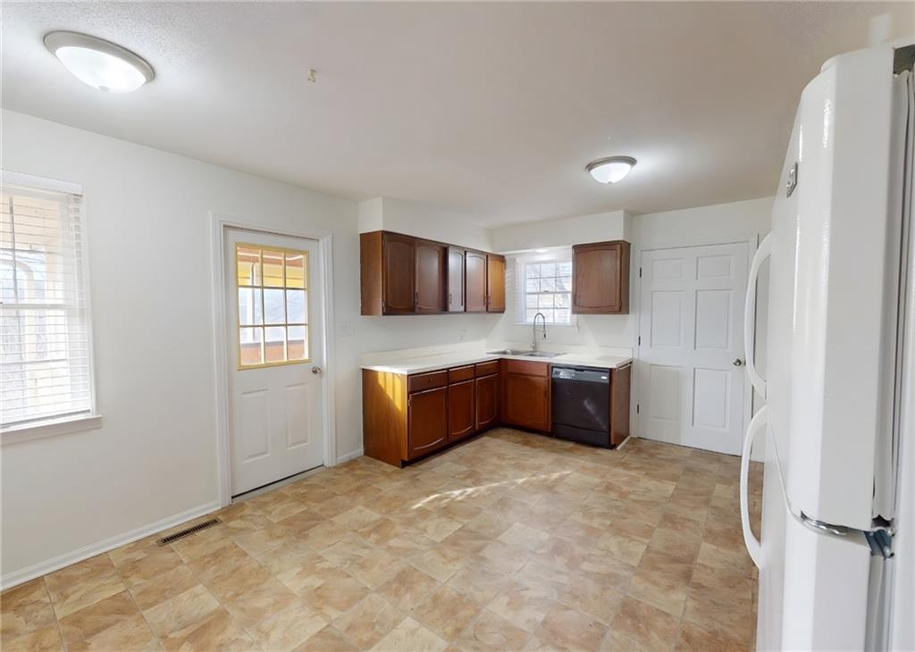 918 South Main Street Nevada, MO 64772 - Photo 11 of 21