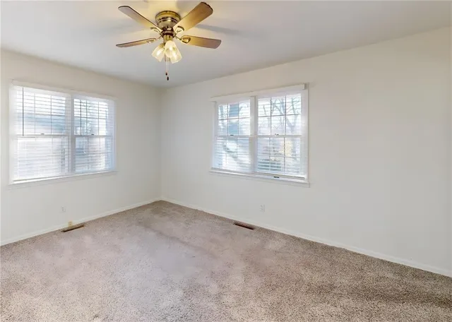 $1,295 | 918 South Main Street, Nevada, MO 64772