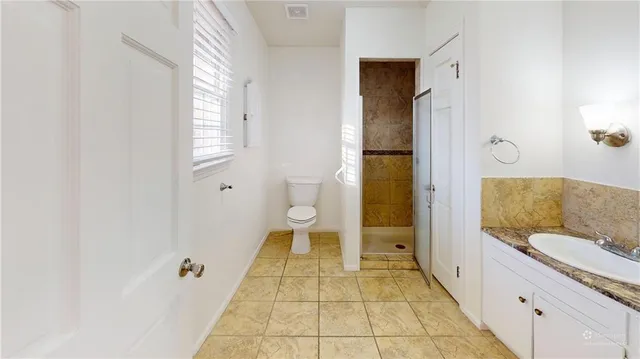 $1,295 | 918 South Main Street, Nevada, MO 64772