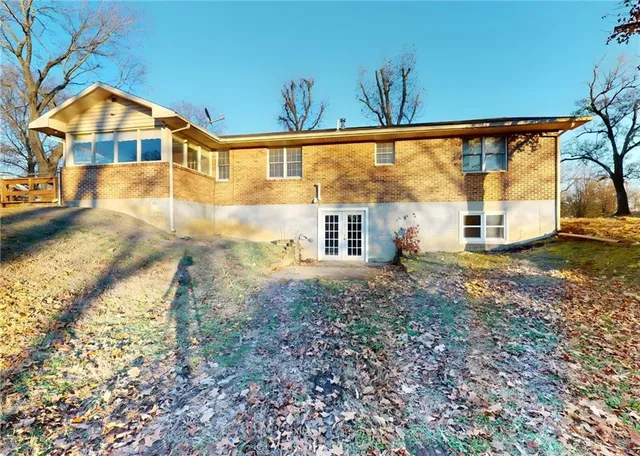 $1,295 | 918 South Main Street, Nevada, MO 64772