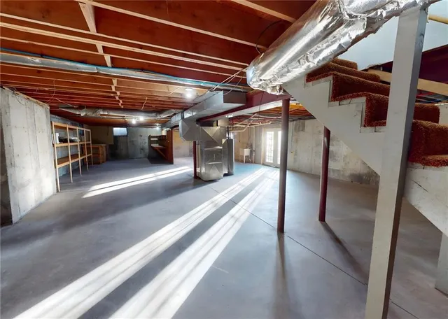 $1,295 | 918 South Main Street, Nevada, MO 64772