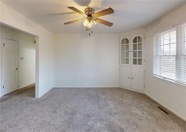 $1,295 | 918 South Main Street, Nevada, MO 64772