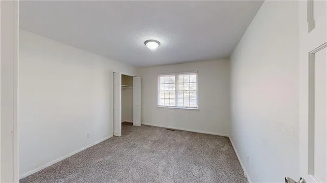 $1,295 | 918 South Main Street, Nevada, MO 64772