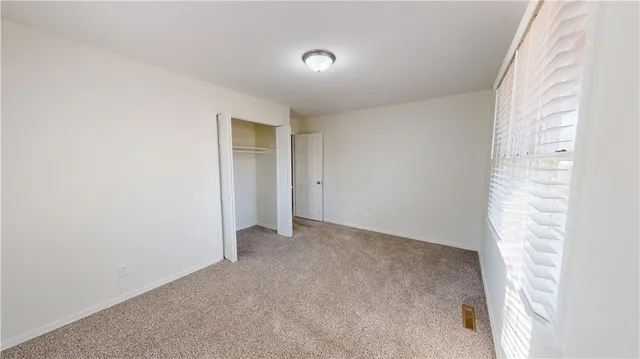 $1,295 | 918 South Main Street, Nevada, MO 64772