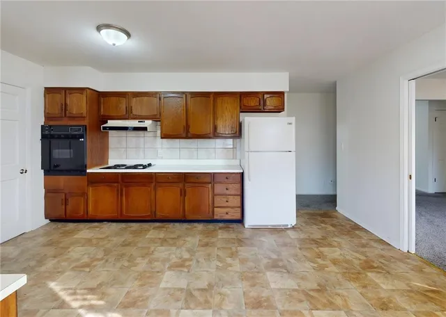 $1,295 | 918 South Main Street, Nevada, MO 64772