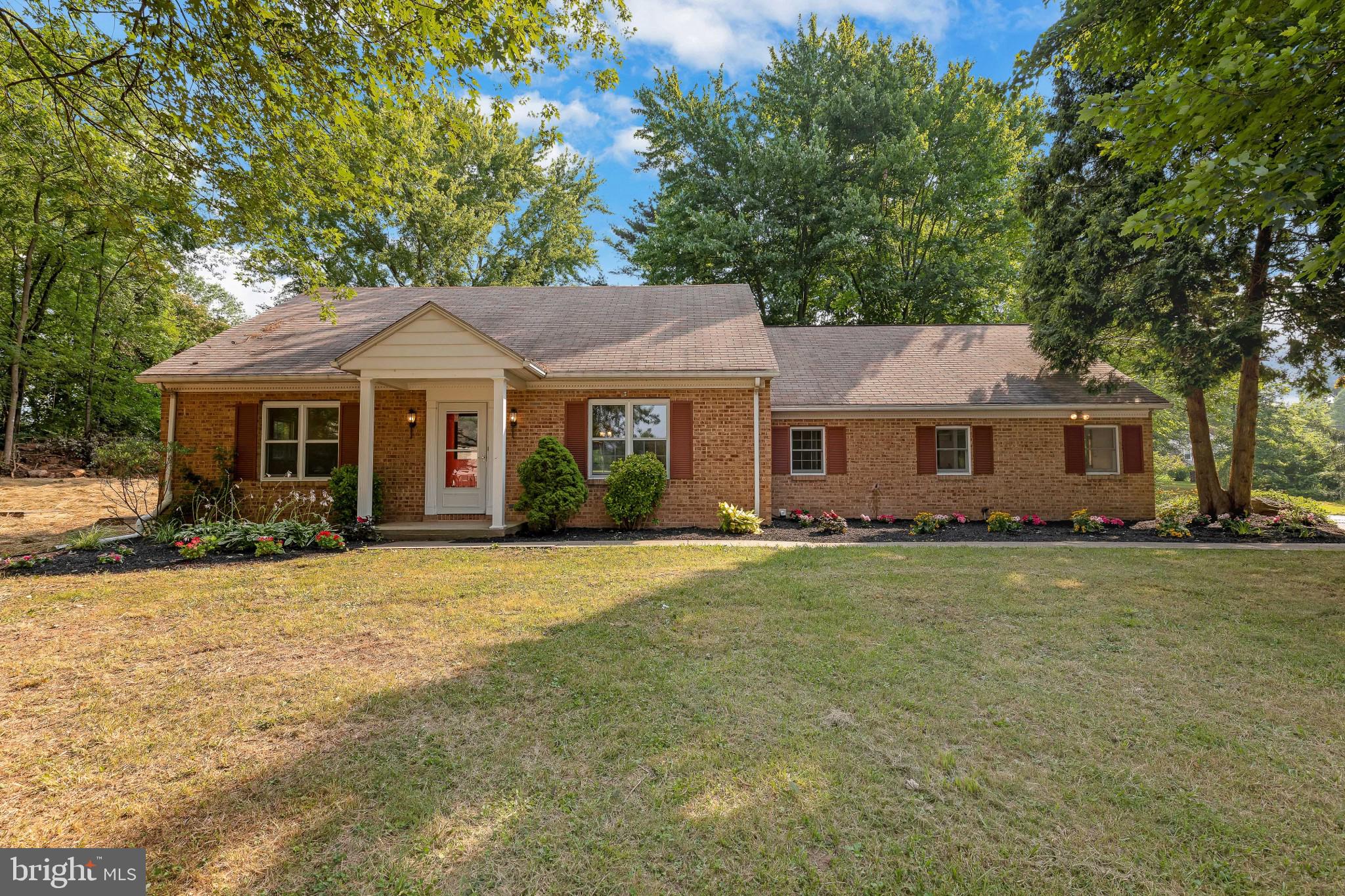 685 West Hoffecker Road Pottstown, PA 19465 - Photo 2 of 31