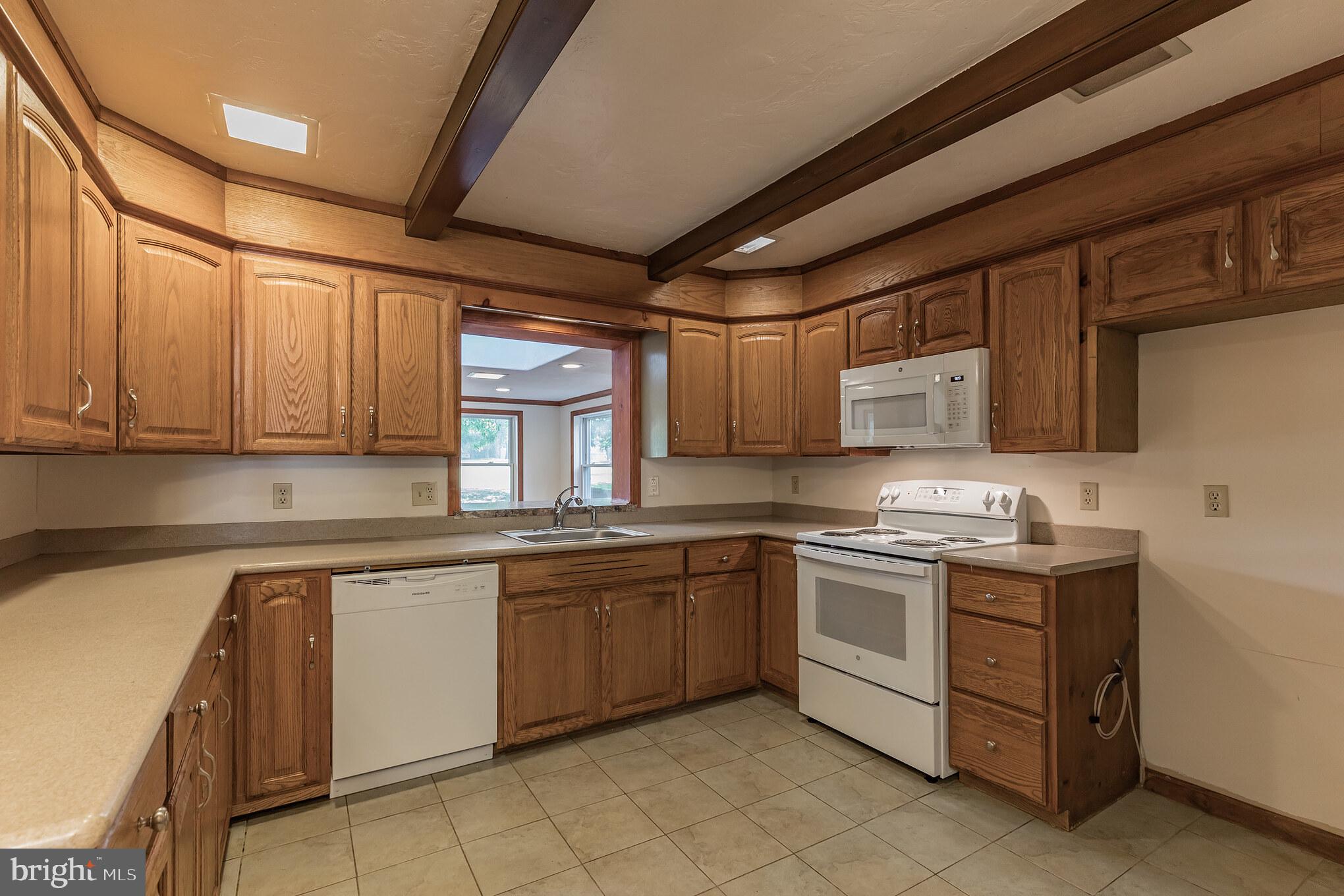 685 West Hoffecker Road Pottstown, PA 19465 - Photo 11 of 31
