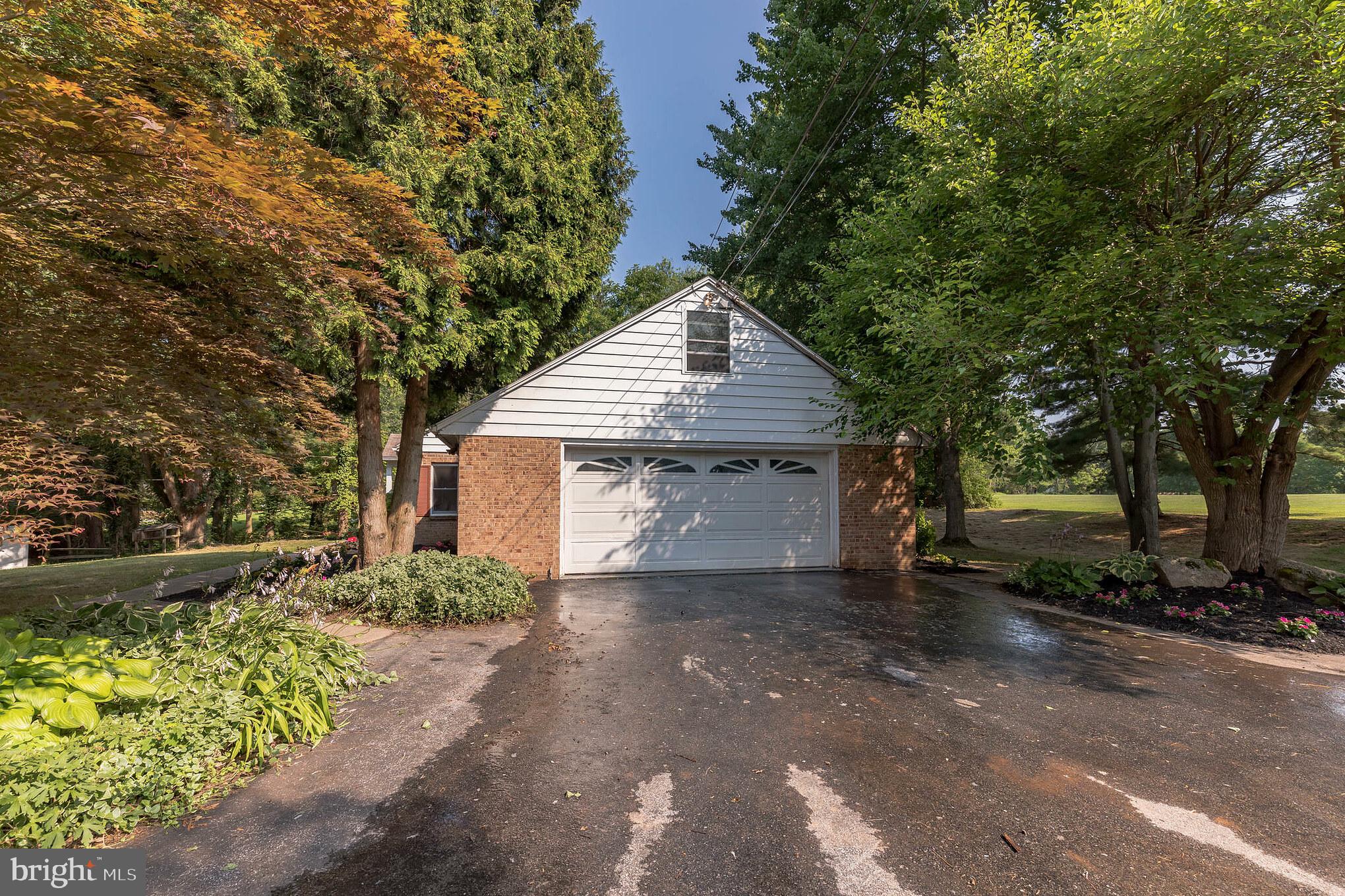 685 West Hoffecker Road Pottstown, PA 19465 - Photo 3 of 31