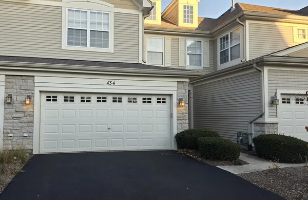 $2,700 | 434 Vaughn Circle, Aurora, IL 60502