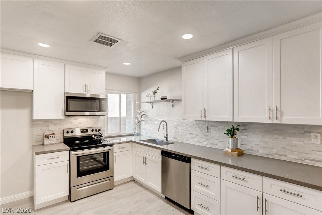 3209 Kings Way Las Vegas, NV 89102 - Photo 2 of 28