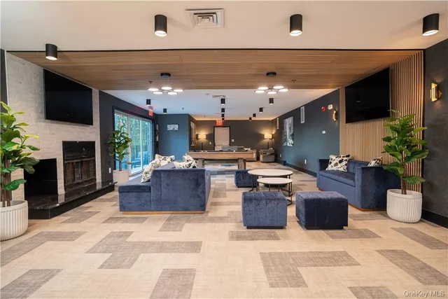 $2,850 | 8-12 South Boulevard, Unit 12102, Nyack, NY 10960