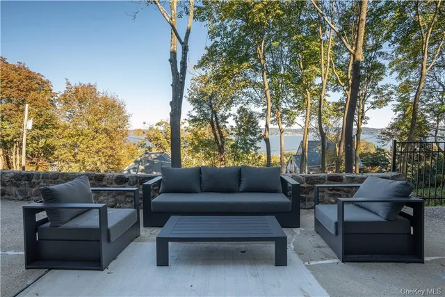 $2,850 | 8-12 South Boulevard, Unit 12102, Nyack, NY 10960