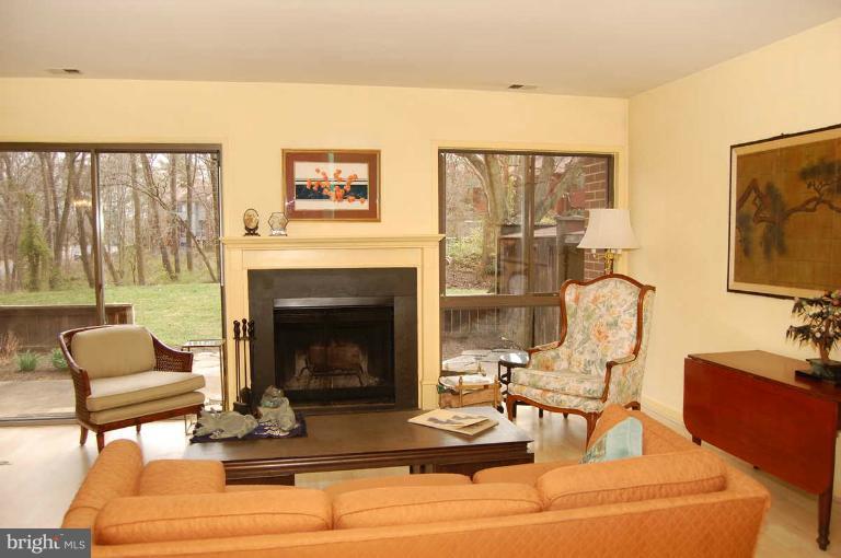 1760 Wainwright Drive Reston, VA 20190 - Photo 11 of 16 Living Room