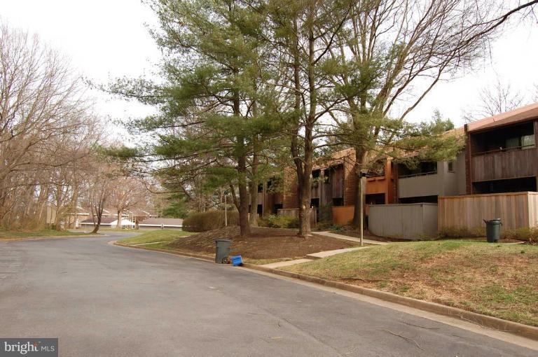 1760 Wainwright Drive Reston, VA 20190 - Photo 10 of 16 View