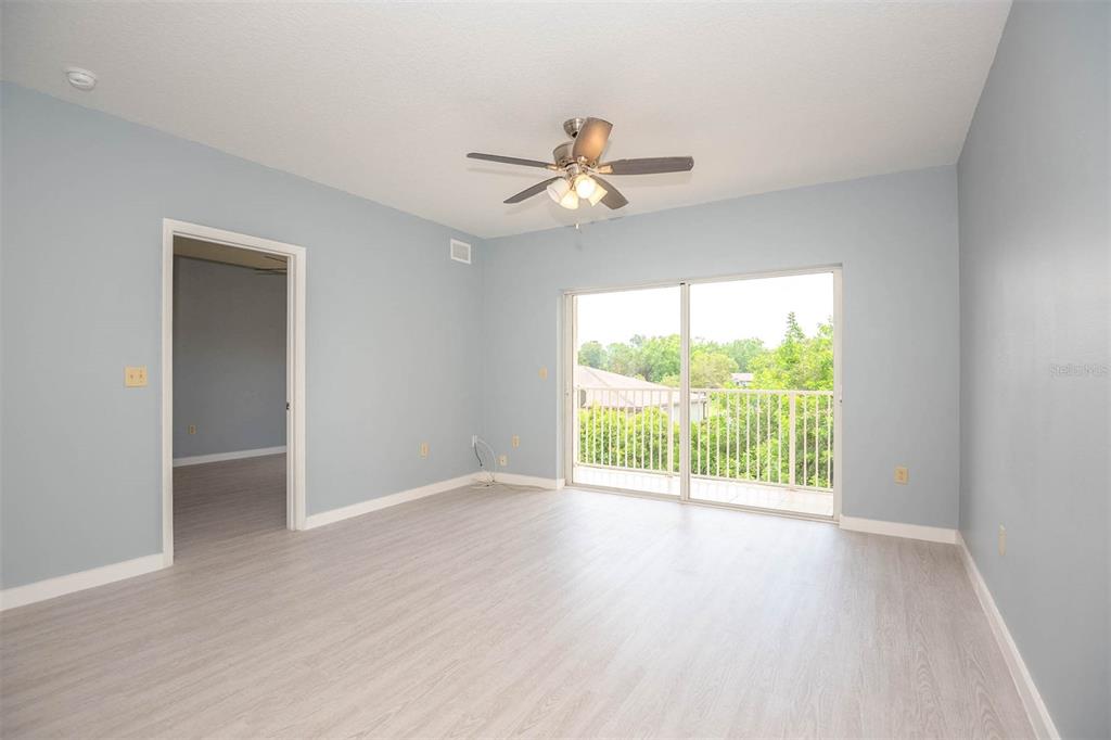 946 15th Street, Unit 202 Daytona Beach, FL 32117 - Photo 38 of 40 an empty room with wooden floor and windows